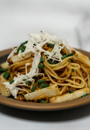 「関ケ原たまり」麹で焼きなめこと長芋のパスタ